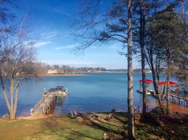 feature image of Living in the Lake Norman Area: What Makes This Place So Special?