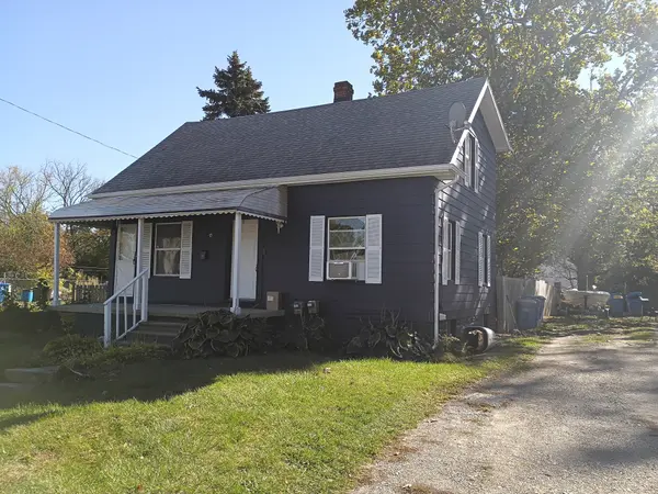 949 Boston Ave, Waterford, MI 48328-3786