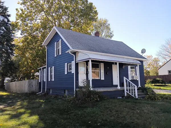 949 Boston Ave, Waterford, MI 48328-3786