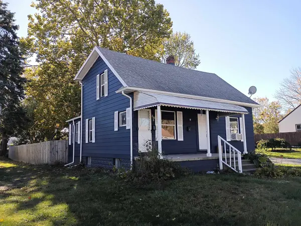 949 Boston Ave, Waterford, MI 48328-3786