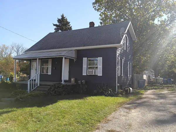 949 Boston Ave, Waterford, MI 48328-3786