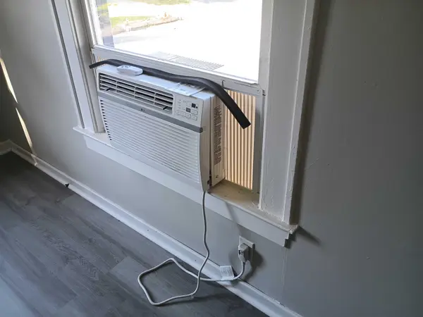 949 Boston Ave, Waterford, MI 48328-3786