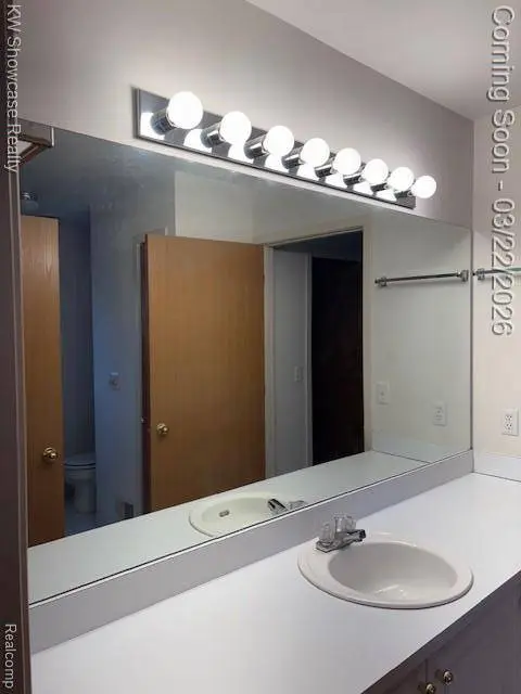 555 Winwood CT, Walled Lake, MI 48390