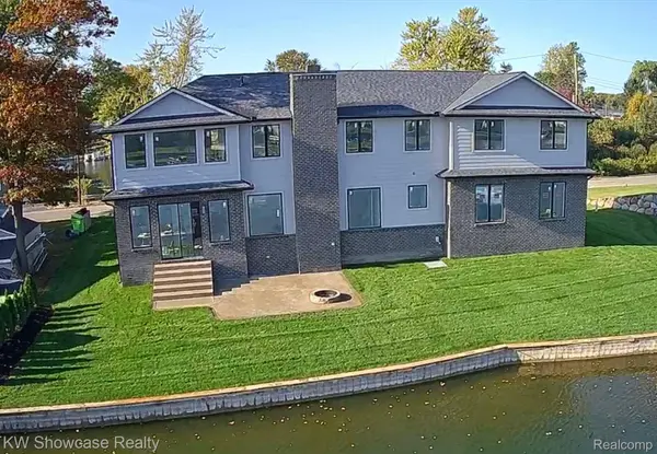 9090 Buckingham ST, White Lake Charter Township, MI 48386