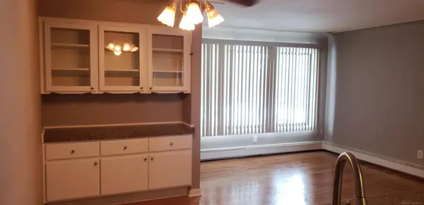 995 N Cass Lake RD, Waterford, MI 48328