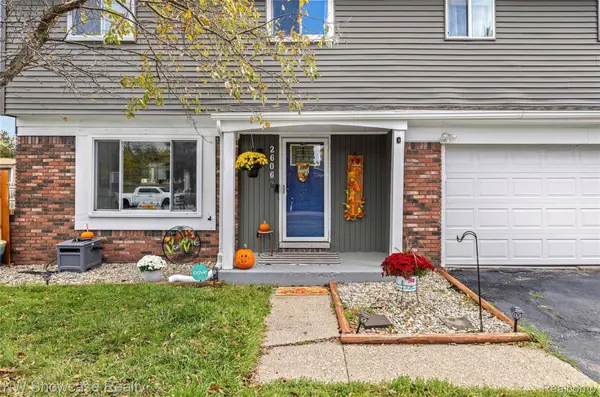 2606 Caterham DR, Waterford, MI 48329