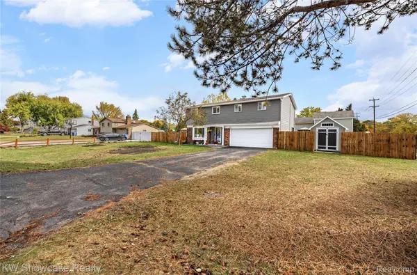 2606 Caterham DR, Waterford, MI 48329