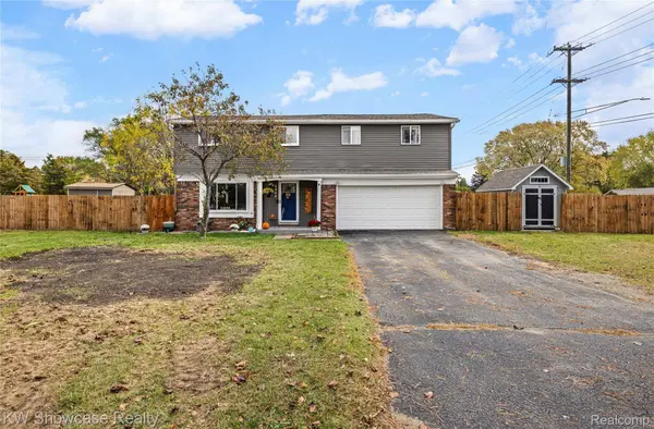 2606 Caterham DR, Waterford, MI 48329