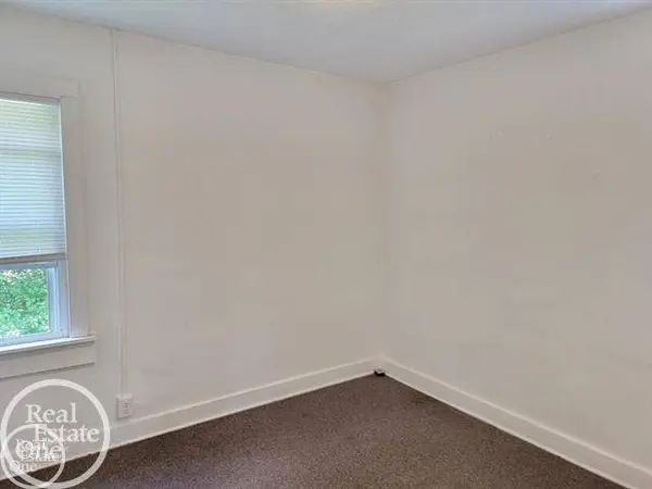 38 Spokane DR, Pontiac, MI 48341