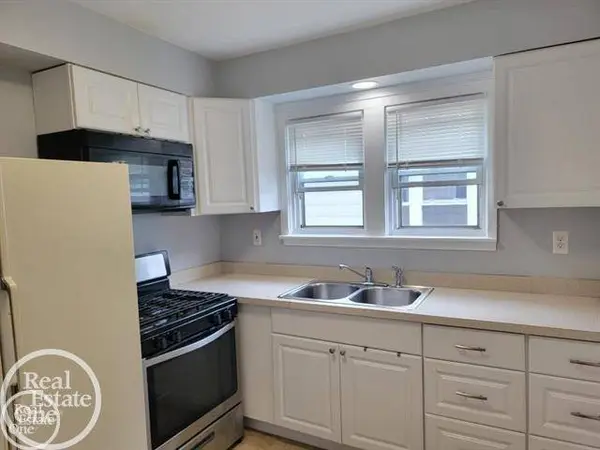38 Spokane DR, Pontiac, MI 48341