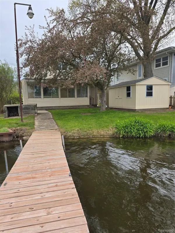 9114 Pontiac Lake RD, White Lake Charter Township, MI 48386