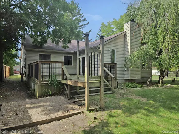 729 Cedarlawn RD, Waterford Charter Township, MI 48328
