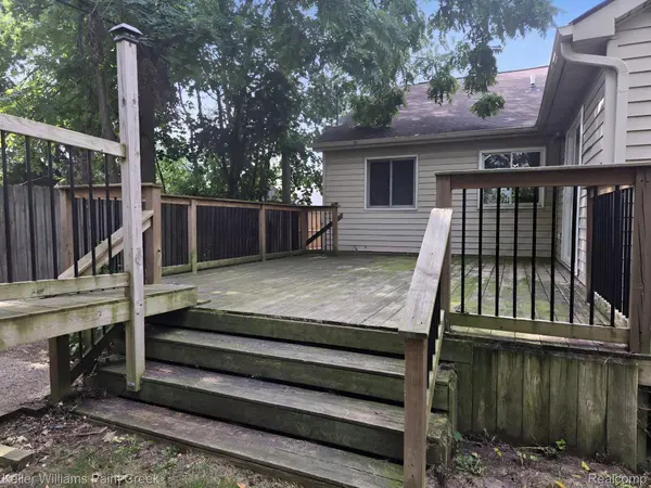 729 Cedarlawn RD, Waterford Charter Township, MI 48328
