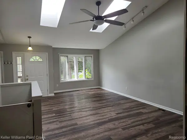 729 Cedarlawn RD, Waterford Charter Township, MI 48328