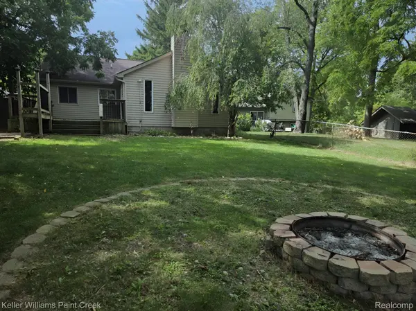 729 Cedarlawn RD, Waterford Charter Township, MI 48328