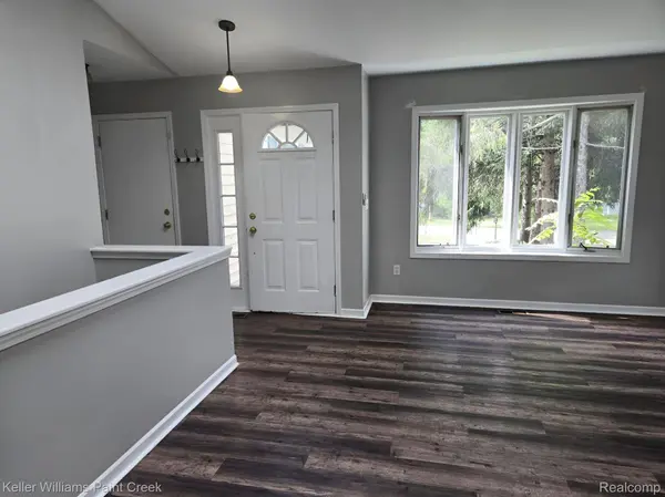 729 Cedarlawn RD, Waterford Charter Township, MI 48328