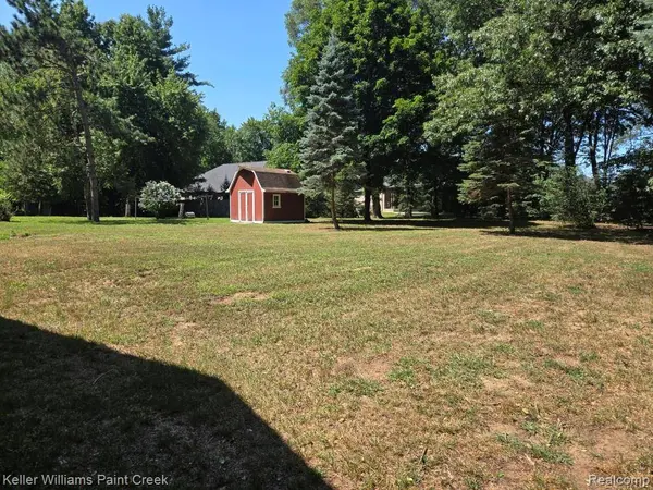 1460 Gravel Ridge DR, Rochester Hills, MI 48307