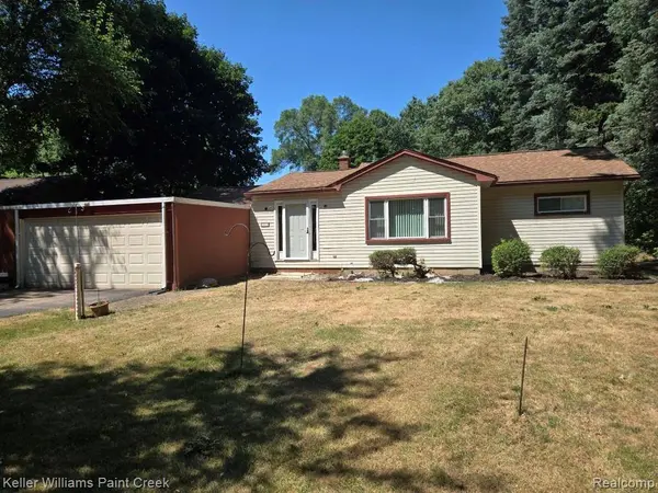 1460 Gravel Ridge DR, Rochester Hills, MI 48307
