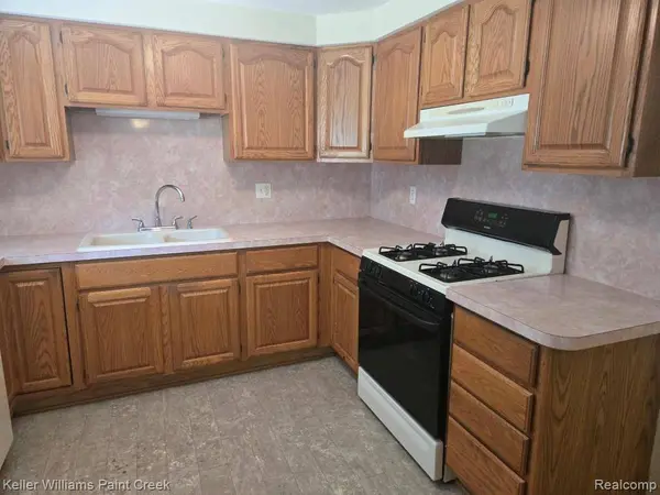1460 Gravel Ridge DR, Rochester Hills, MI 48307