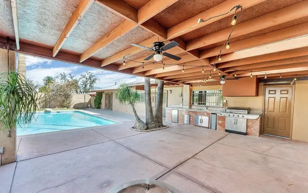 feature image of Should You Buy, Sell, or Rent? Deciding What’s Right for You in Today’s Market
