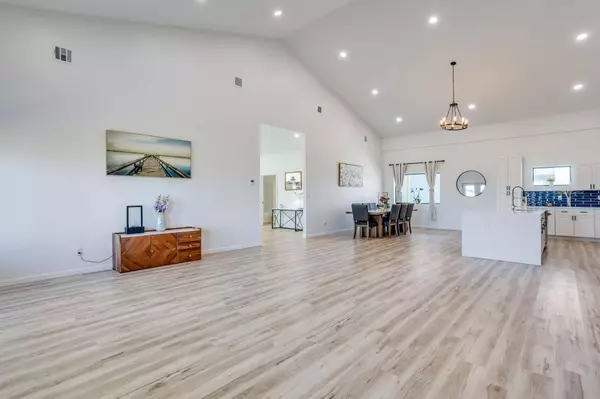 887 E 136th Ave N, Peck, KS 67120