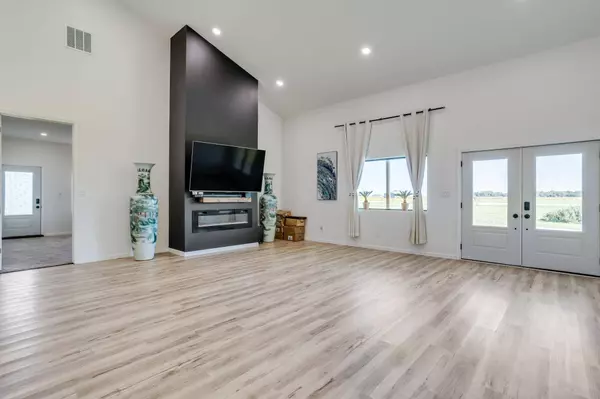 887 E 136th Ave N, Peck, KS 67120