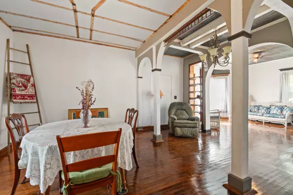 1004 E Lawrence St, Marion, KS 66861-1223