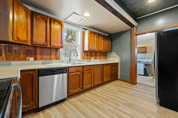 1004 E Lawrence St, Marion, KS 66861-1223