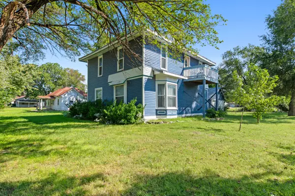 1004 E Lawrence St, Marion, KS 66861-1223