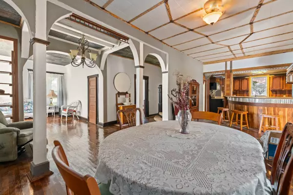 1004 E Lawrence St, Marion, KS 66861-1223