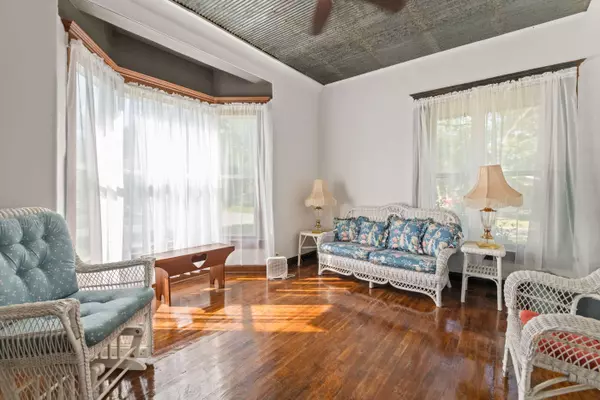 1004 E Lawrence St, Marion, KS 66861-1223