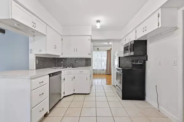 507 N Stratford Ln, Wichita, KS 67206