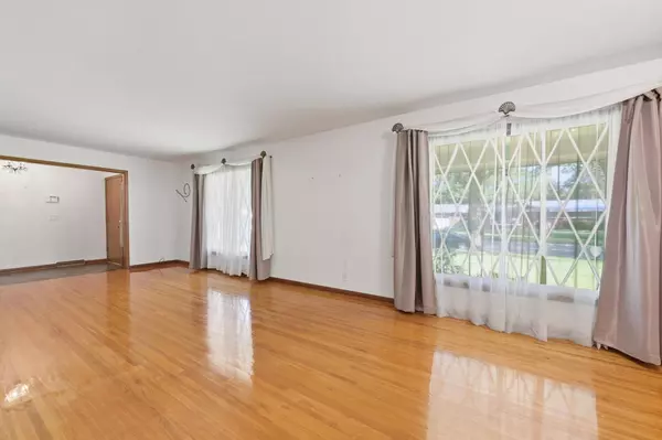 507 N Stratford Ln, Wichita, KS 67206