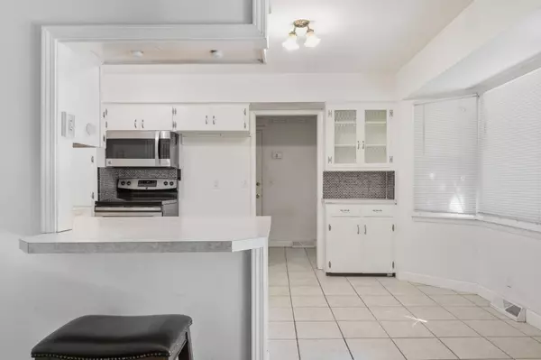 507 N Stratford Ln, Wichita, KS 67206