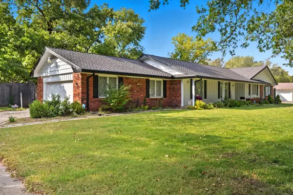 507 N Stratford Ln, Wichita, KS 67206