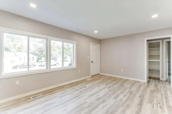 1727 N NE Parkway, Wichita, KS 67208