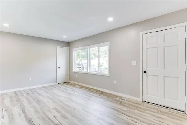 1727 N NE Parkway, Wichita, KS 67208