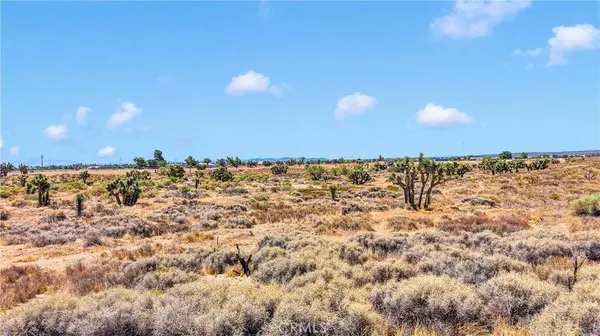 9234 E Arrowhead RD, Phelan, CA 92371