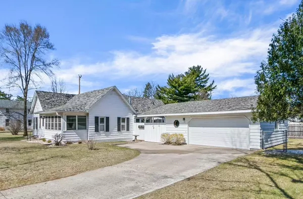 108 W Chestnut Street, Pardeeville, WI 53954