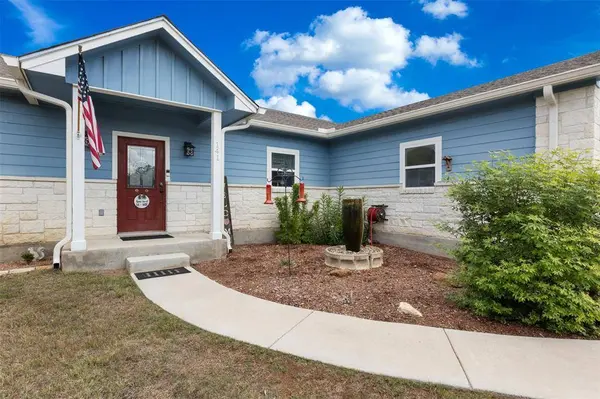 141 Eagle Point Cove, Kingsland, TX 78639