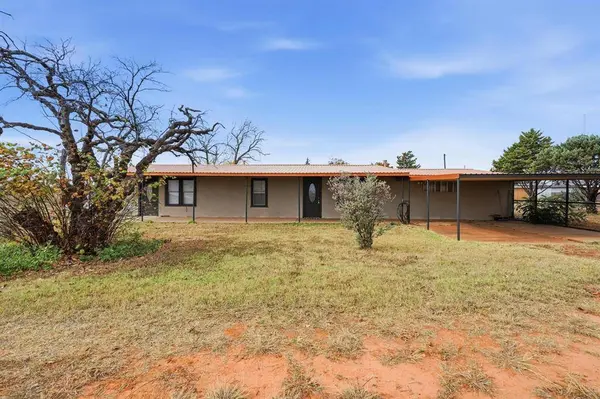 809 N Main Street, Jayton, TX 79528