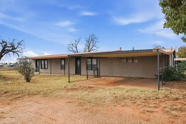 809 N Main Street, Jayton, TX 79528