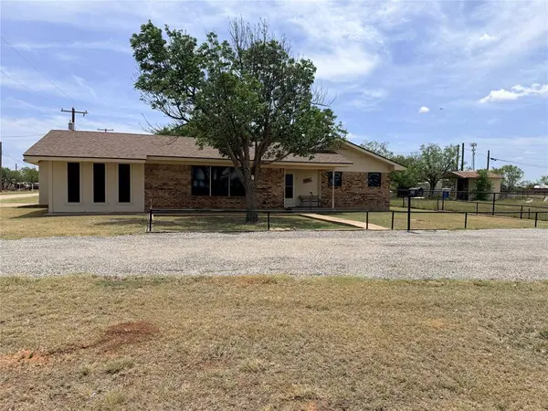 305 S Cleveland Avenue, Aspermont, TX 79502