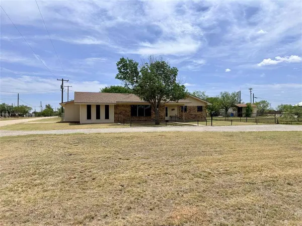 305 S Cleveland Avenue, Aspermont, TX 79502