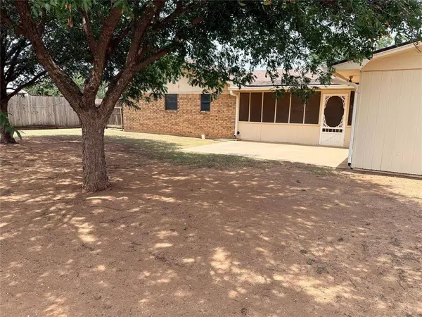 305 S Cleveland Avenue, Aspermont, TX 79502