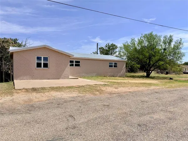 424 W Santa Fe Avenue, Aspermont, TX 79502