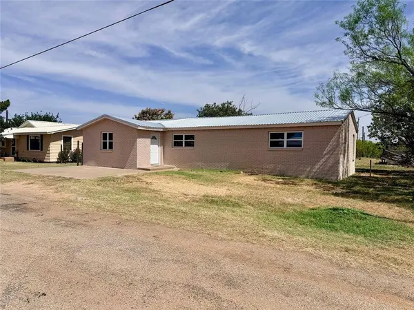 424 W Santa Fe Avenue, Aspermont, TX 79502