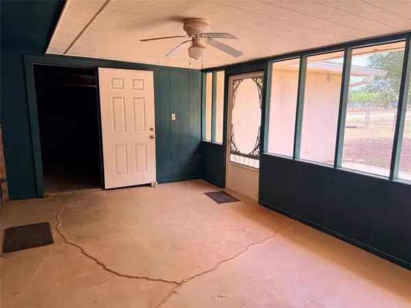 305 S Cleveland Avenue, Aspermont, TX 79502