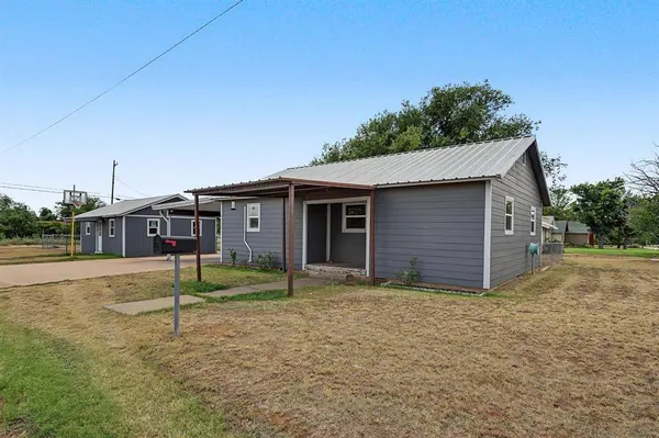 611 N Richard Avenue, Rotan, TX 79546