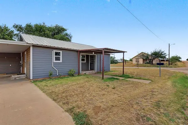 611 N Richard Avenue, Rotan, TX 79546
